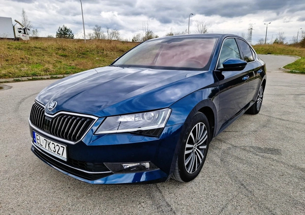 Skoda Superb cena 79900 przebieg: 106000, rok produkcji 2018 z Kielce małe 79